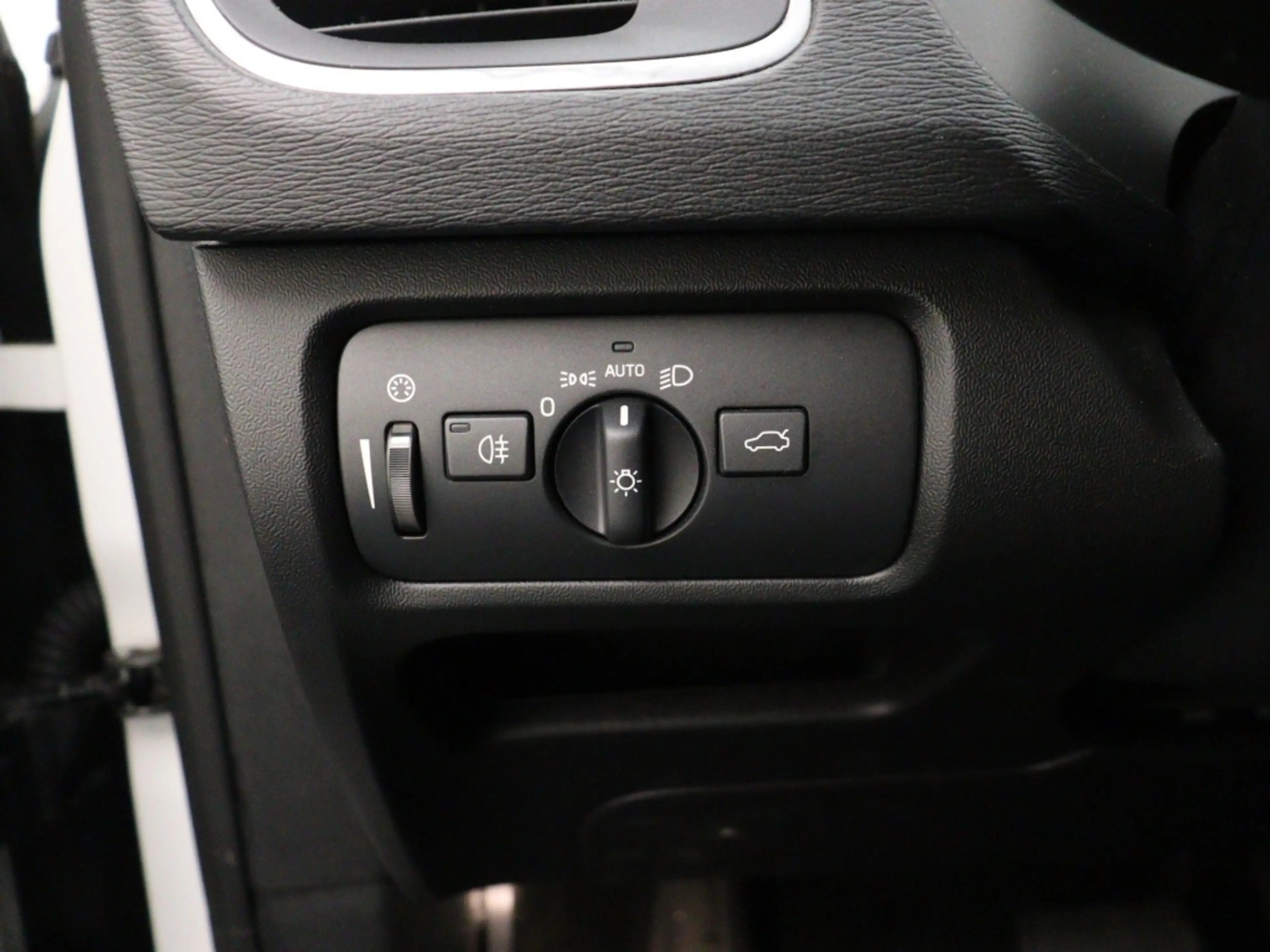 Volvo V40 Cross Country T3 AUT(6) POLAR+ LUXURY LEDER PANORAMADAK HARMAN K — photo 12