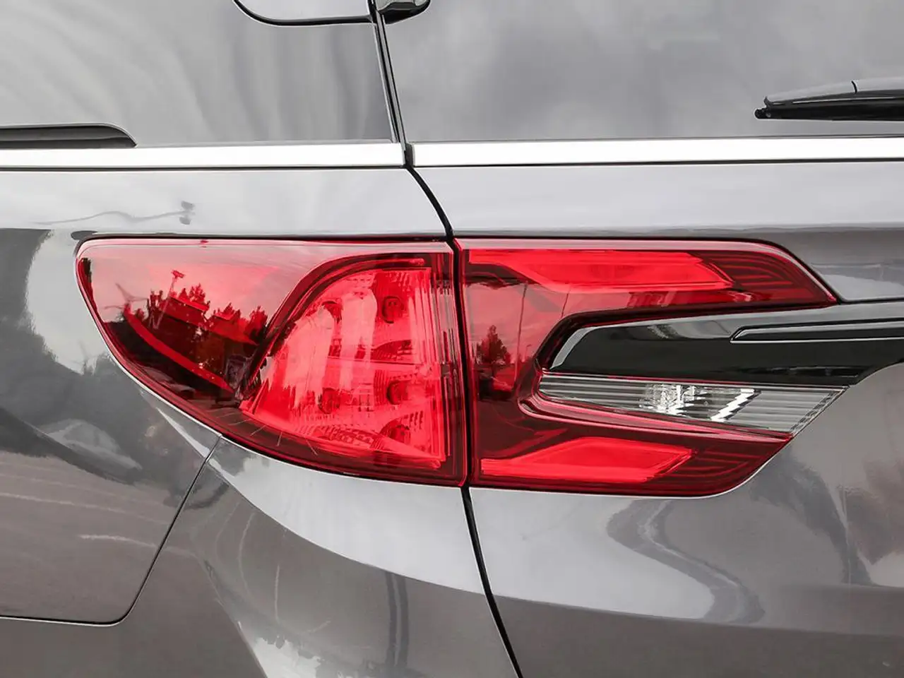 Honda Odyssey снимка Honda Odyssey