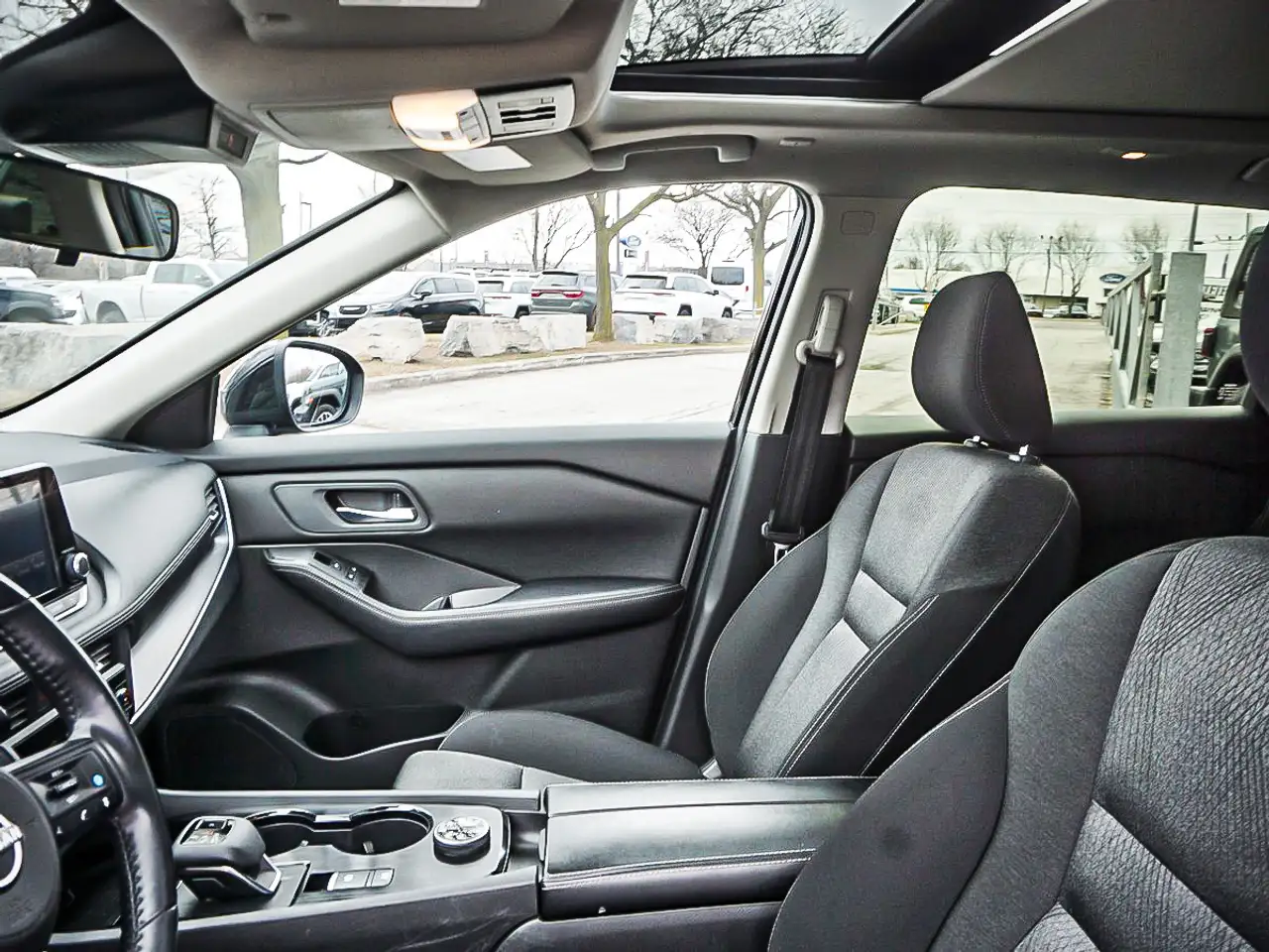 Nissan Rogue снимка Nissan Rogue