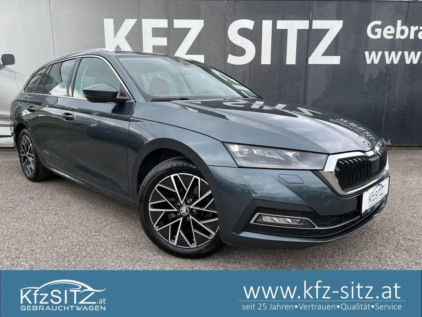 Skoda Octavia Combi 2,0 TDI Style DSG | NP: €44.400 Grau - 1