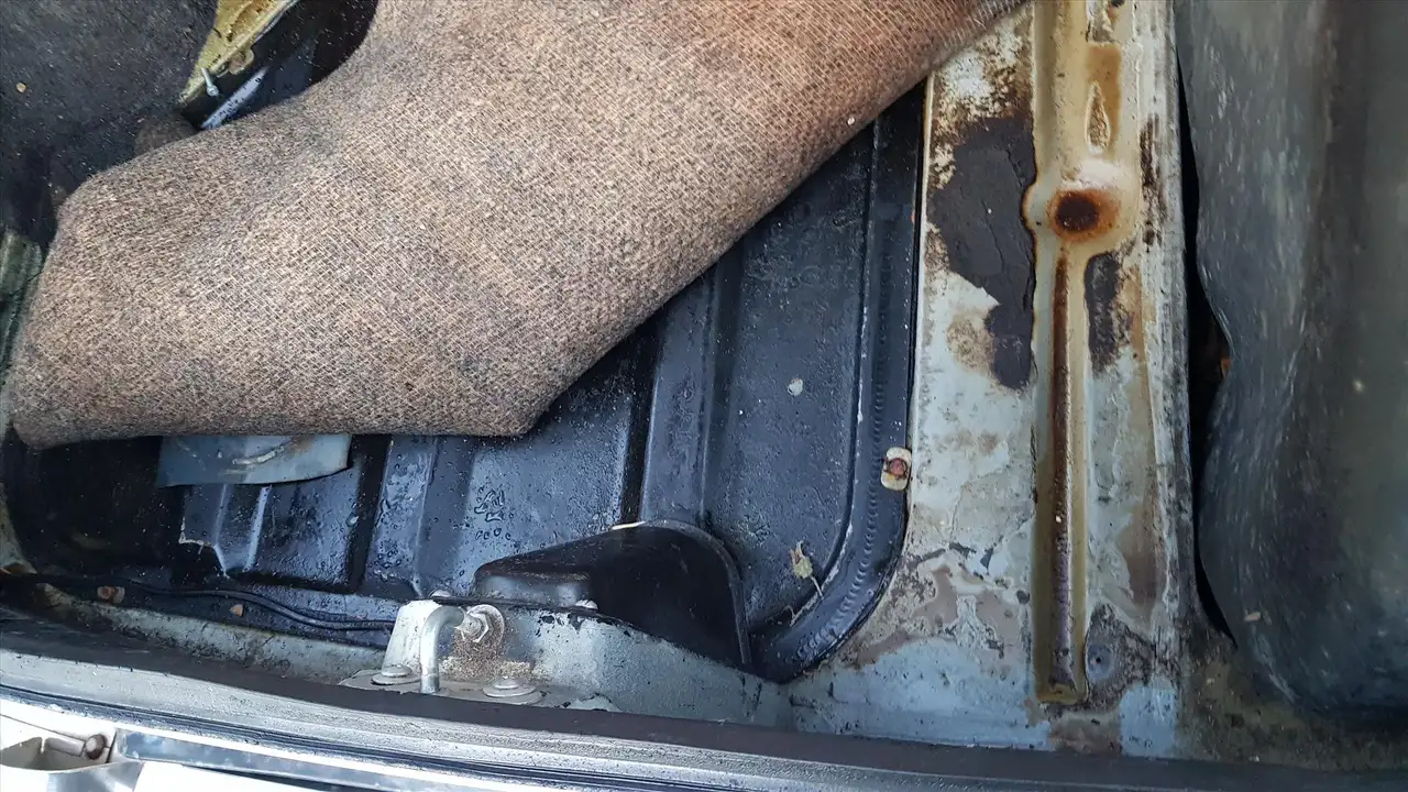 Peugeot 404 1.6 originele staat ongerestaureerd, foto 8