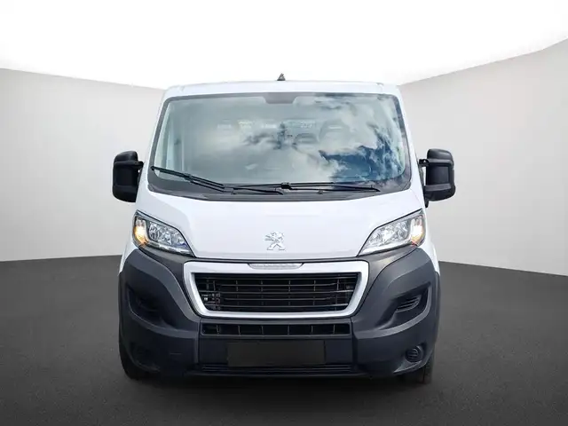 Peugeot Boxer view 3