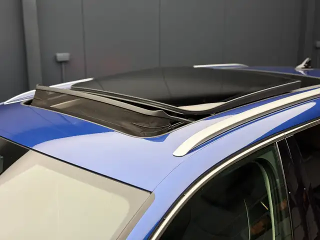 Volkswagen Passat view 3