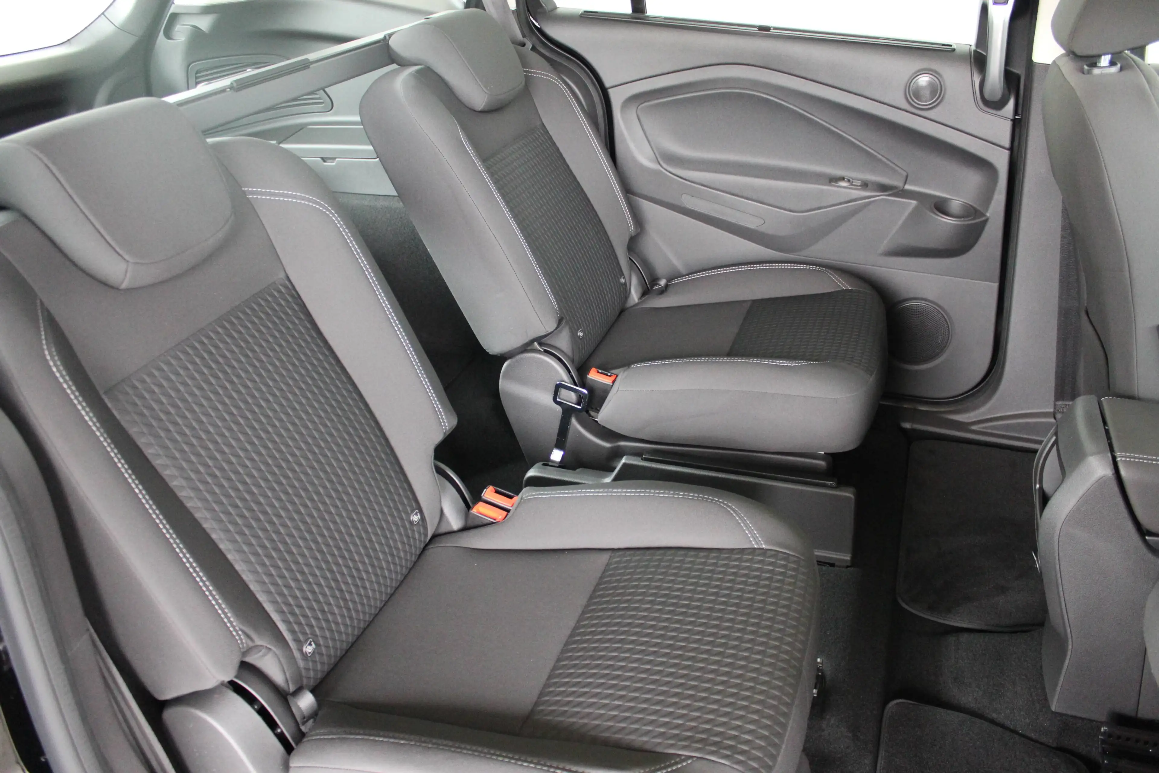 Ford Grand C-Max Cool&Connect Navi,SYNC3,Touch,BT,USB,LED,PDC,Kamera,WinPak,AHK,Klima,Garantie,Wartung+Tüv neu,8-fach — photo 8