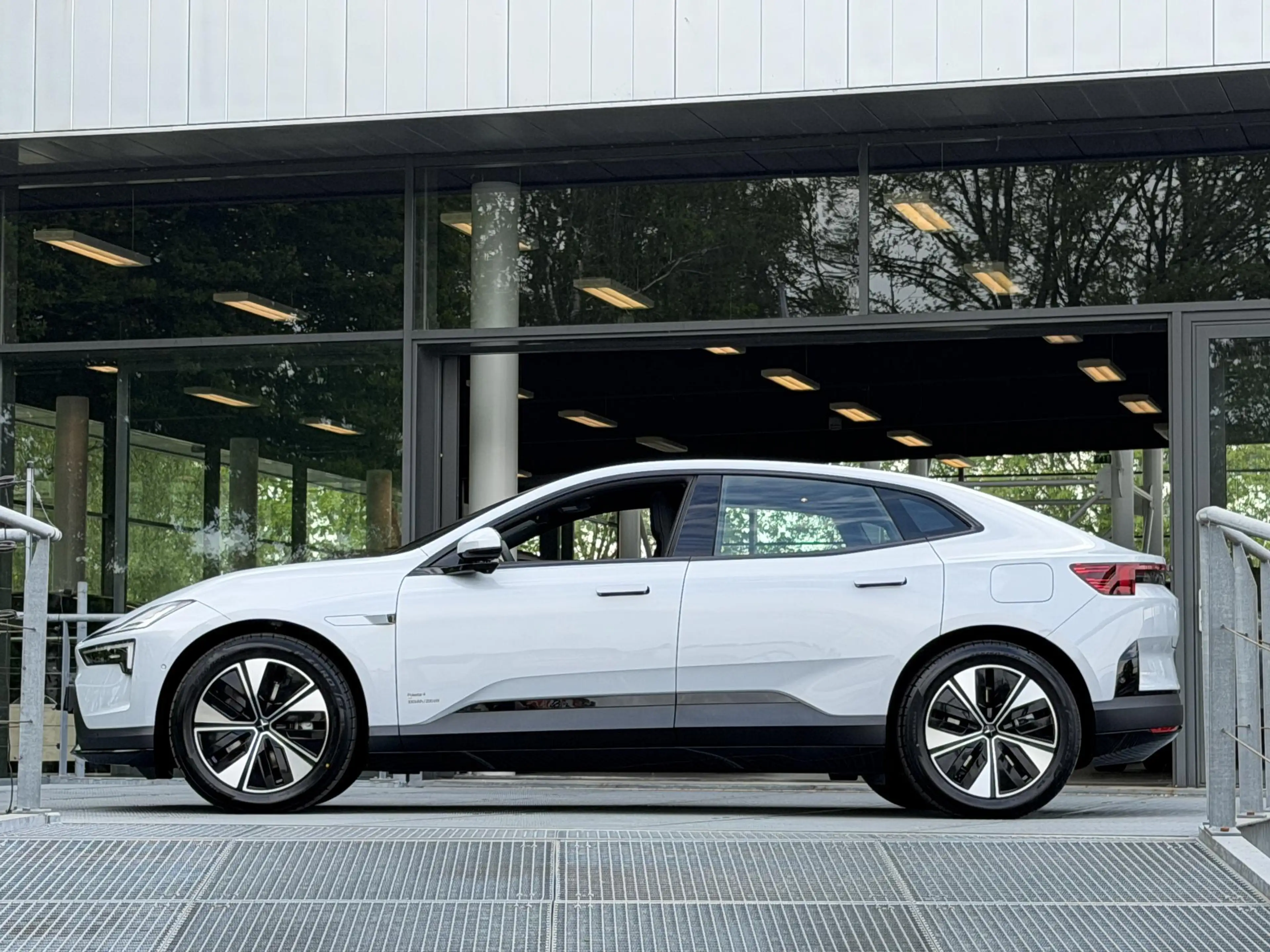 Polestar 4 Long Range Single motor 100 kWh 272PK | SOH 99,7% — photo 21