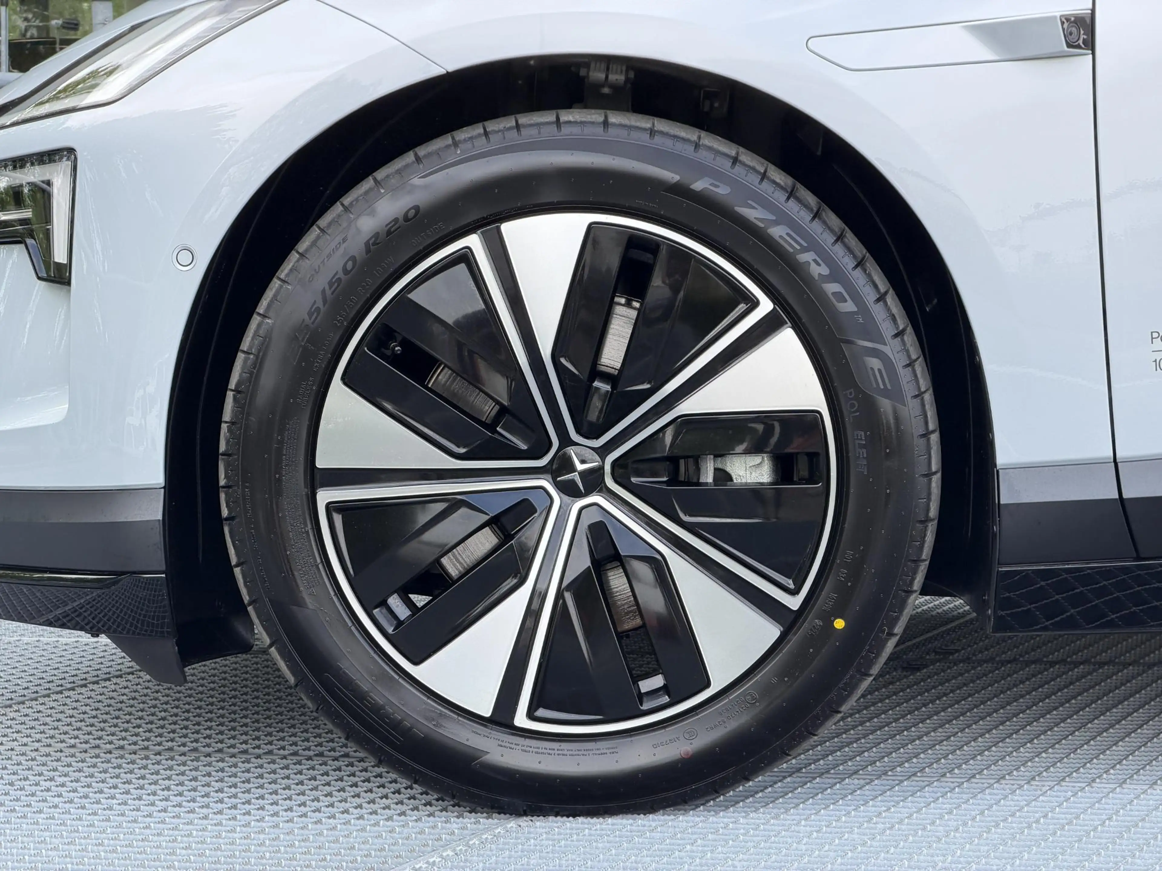 Polestar 4 Long Range Single motor 100 kWh 272PK | SOH 99,7% — photo 32