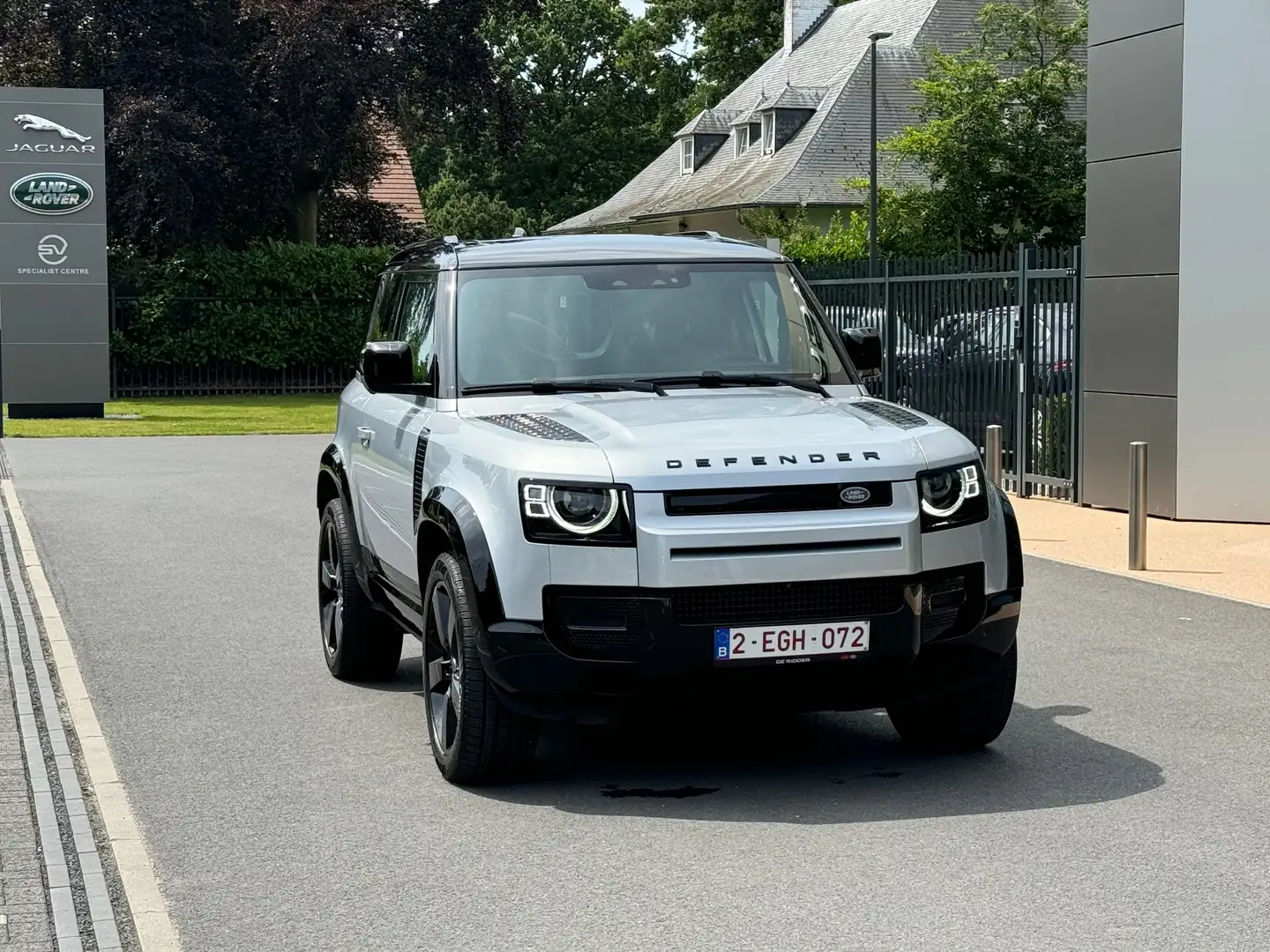 Land Rover Defender Defender 90 D200 X-Dynamic SE Zilver - 2