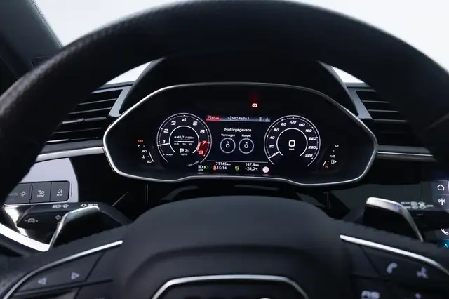 Audi RS Q3 view 7