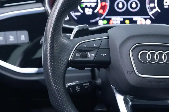 Audi RS Q3 view 10
