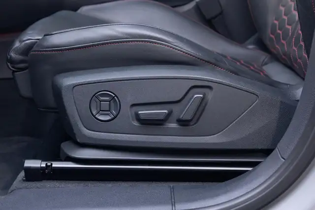 Audi RS Q3 view 8