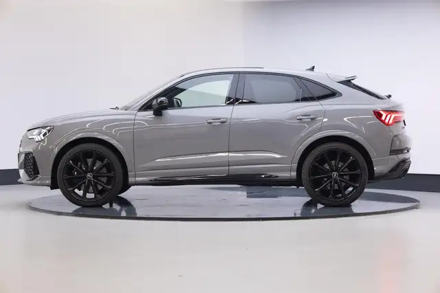 Audi RS Q3 view 24