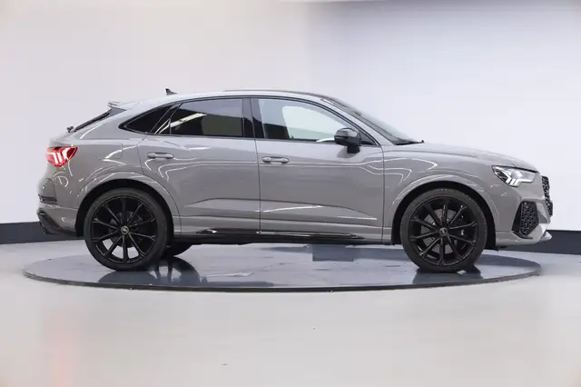 Audi RS Q3 view 21