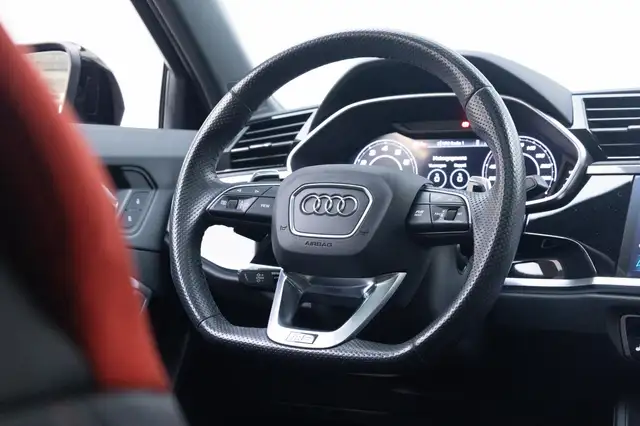 Audi RS Q3 view 9