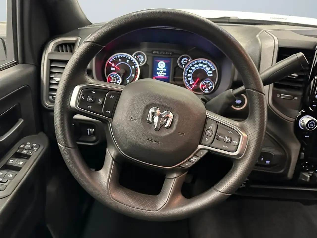 RAM 2500 снимка RAM 2500