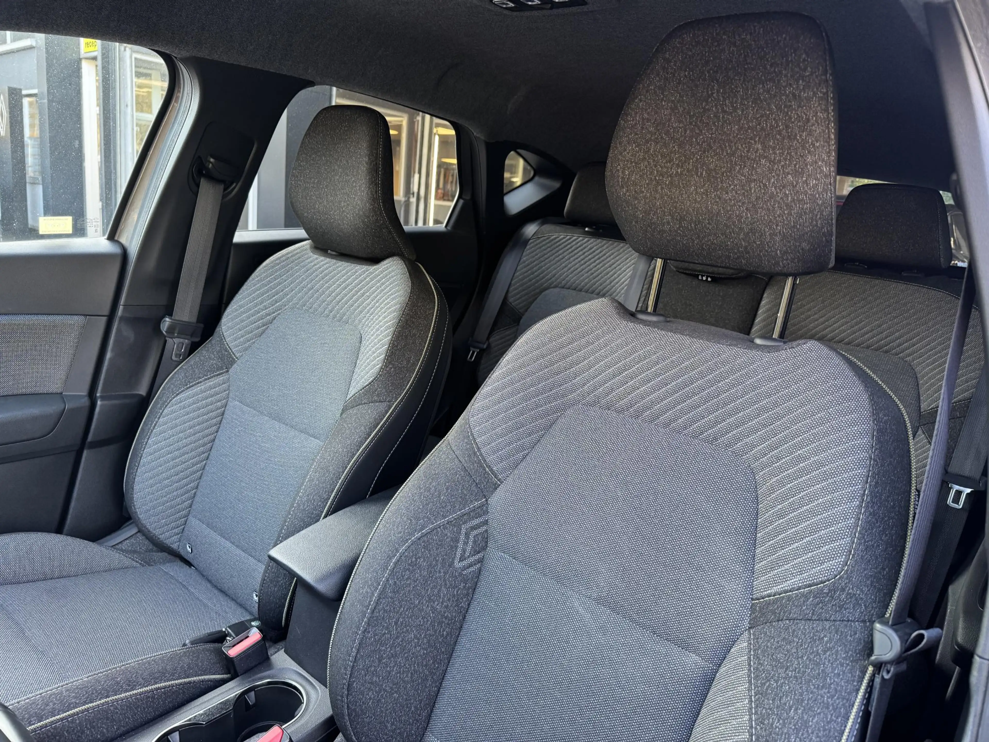 Renault Captur 1.8 E-Tech full hybrid 160 Techno+Pack Winter!! — photo 11
