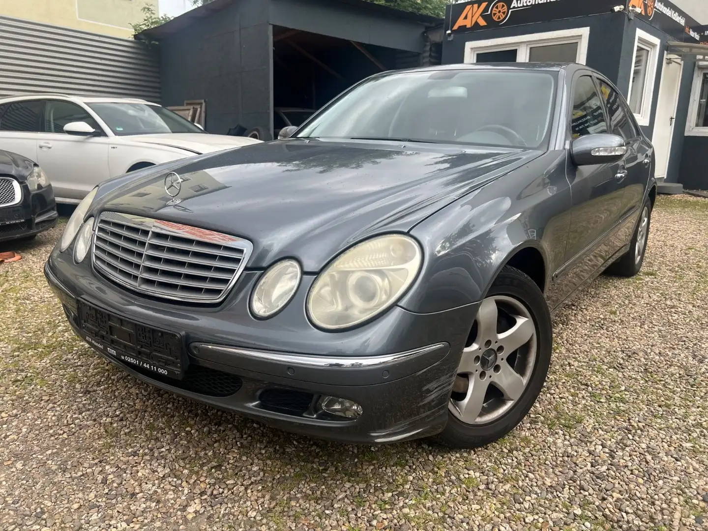Mercedes-Benz E 220 E -Klasse Lim. E 220 CDI*AUTOMATIK*SCHIEBE Gri - 1