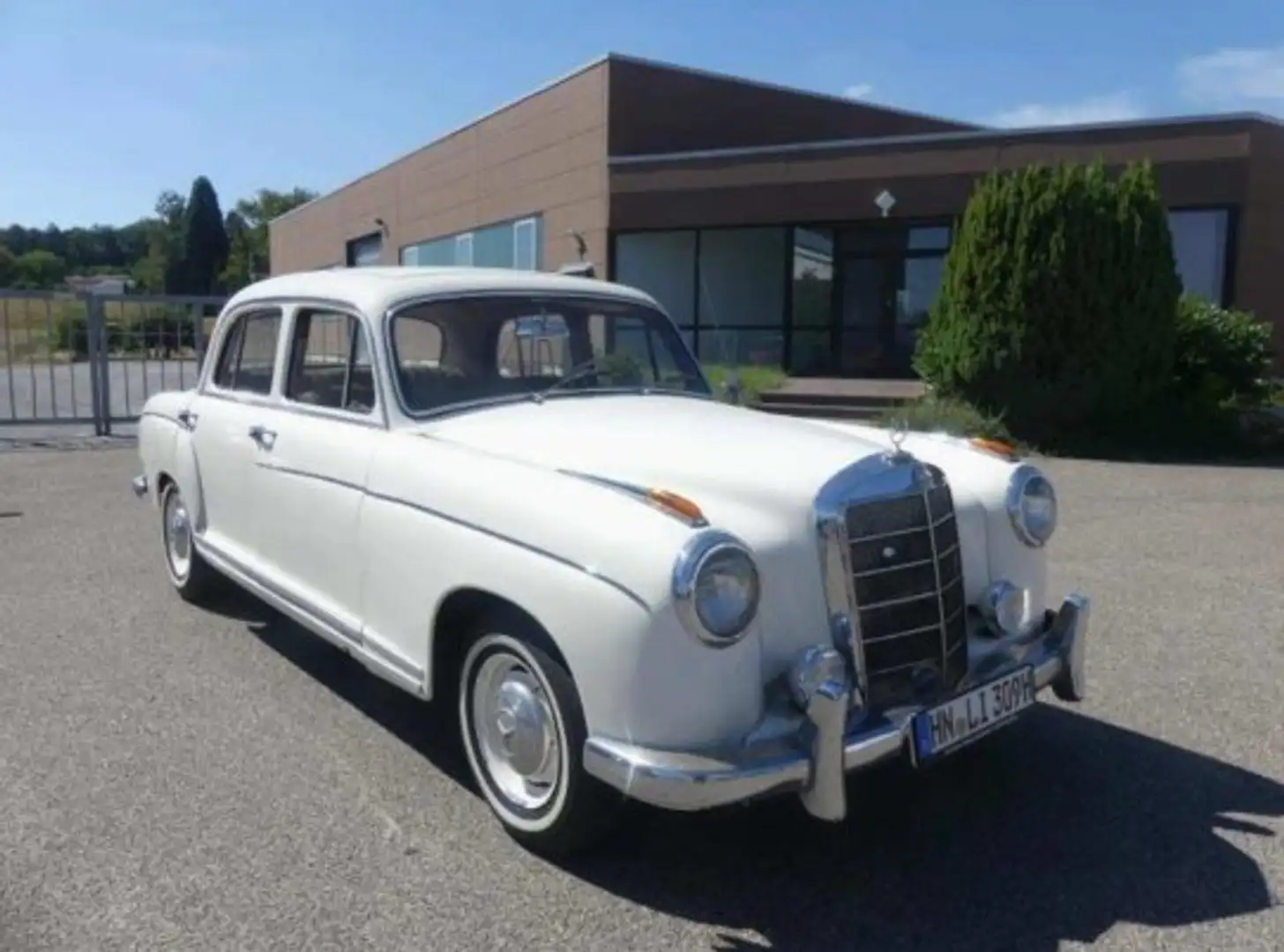 Mercedes-Benz 180 W180 / 220S Ponton Bílá - 2
