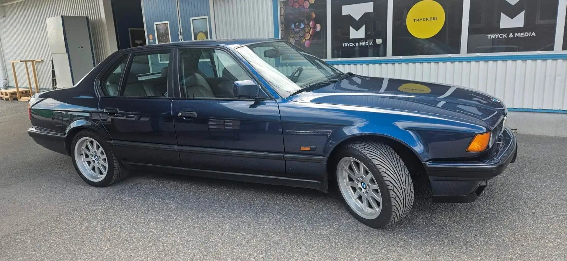 BMW 740 i E32 V8 Leder Klima Schiebedach PDC HiFi Blauw - 1