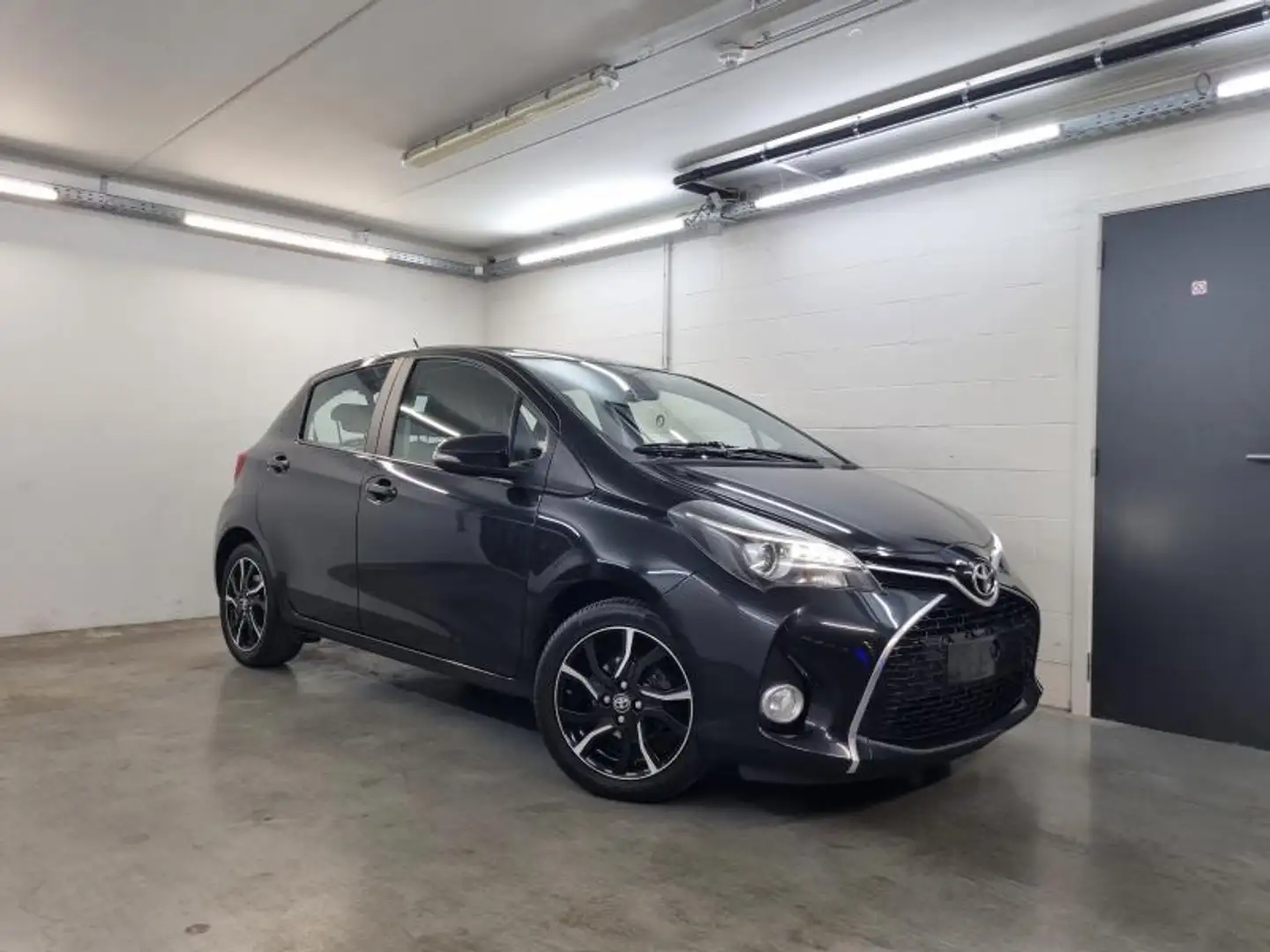 Toyota Yaris Comfort & Pack Style Zwart - 2
