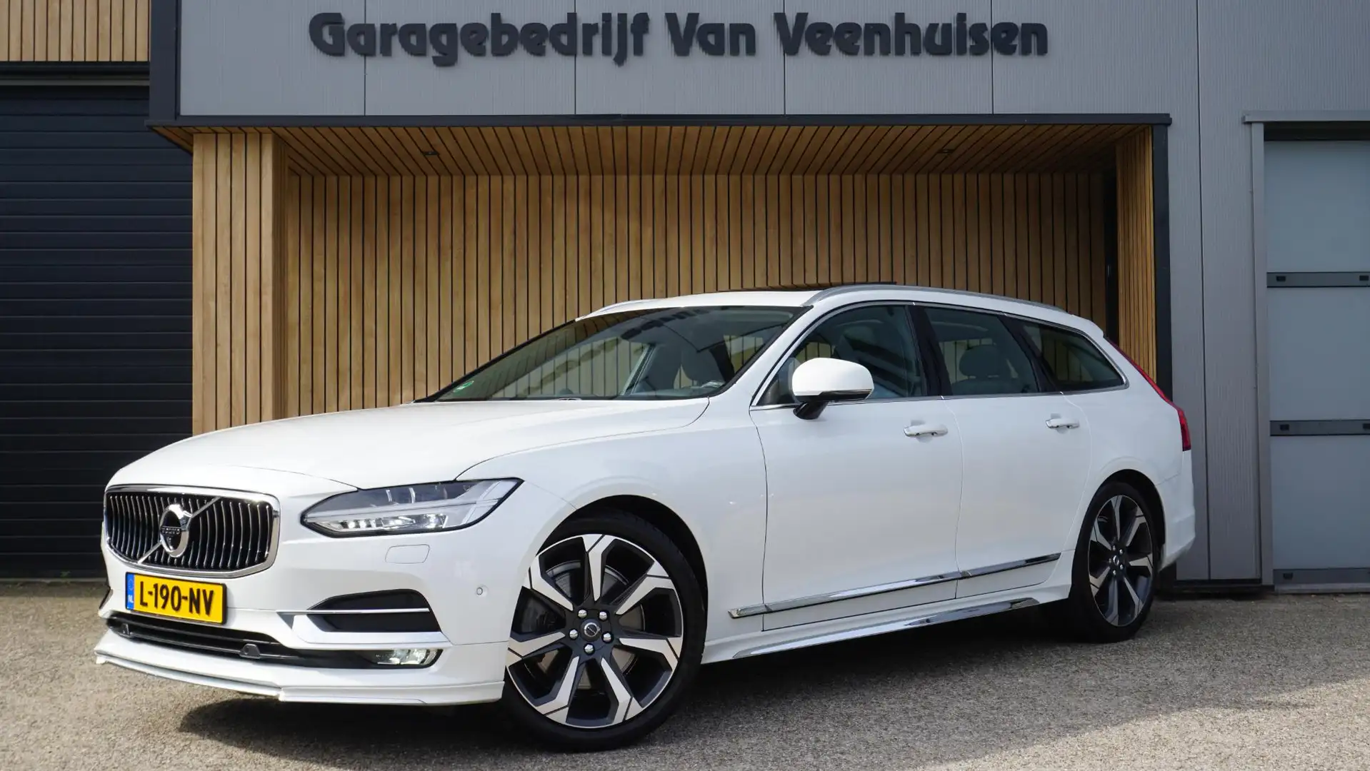 Volvo V90 2.0 T6 320PK AWD Inscription Pano.Dak Bowers & Wil Wit - 1