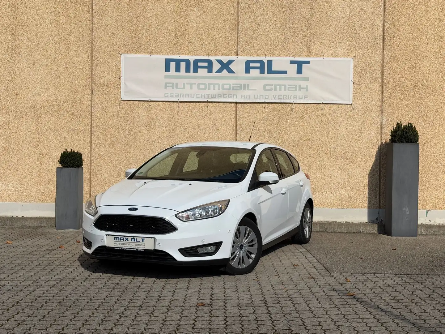 Ford Focus Lim. CDTI/Navi/Tempomat/Klima/PDC/Automati Weiß - 1