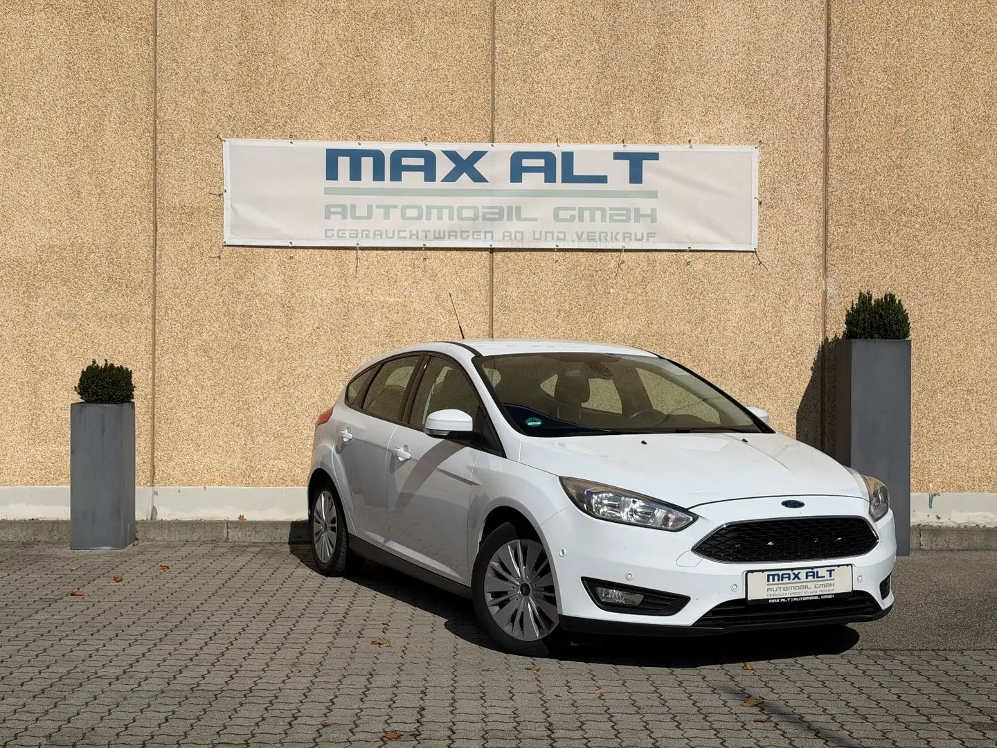Ford Focus Lim. CDTI/Navi/Tempomat/Klima/PDC/Automati Weiß - 2
