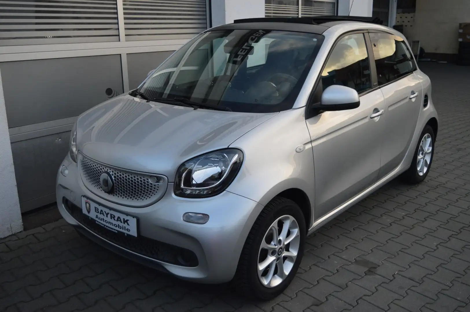 smart forFour Passion*90PS*NAVI*Faltdach*PTS*SHZ*ALU* Gris - 1