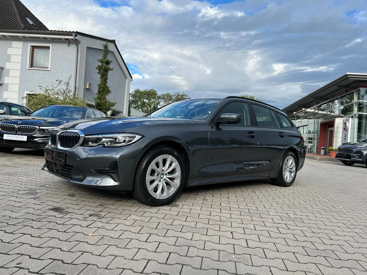 BMW 318 d Touring Advantage *LED Navi ACC DAB Sitzh.* Grau - 1