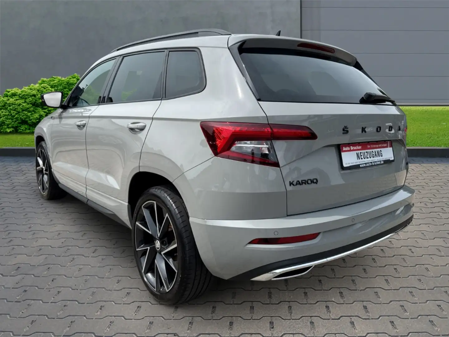Skoda Karoq Sportline 4x4 2.0 TSI+Standheizung+Anhängerkupplun Grau - 2