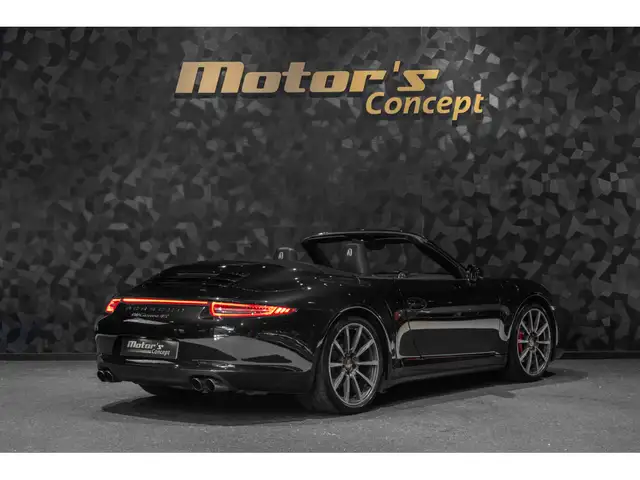 Porsche 991 view 3