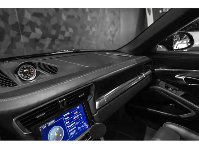 Porsche 991 view 25