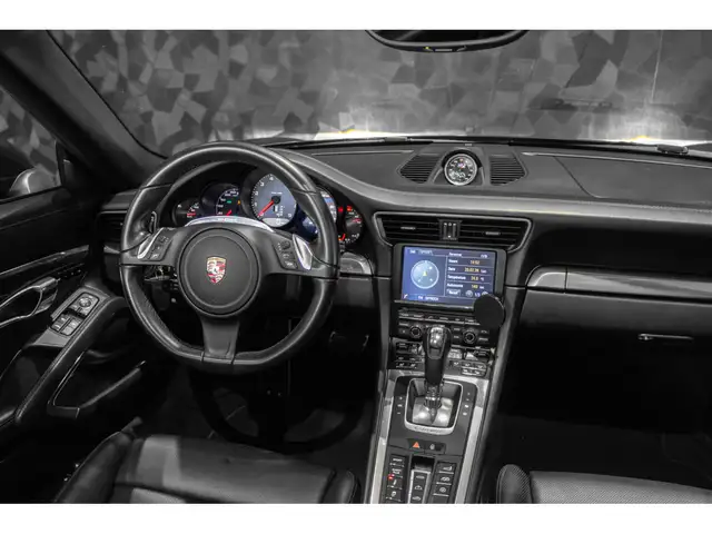 Porsche 991 view 13