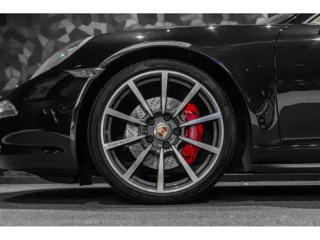 Porsche 991 view 8