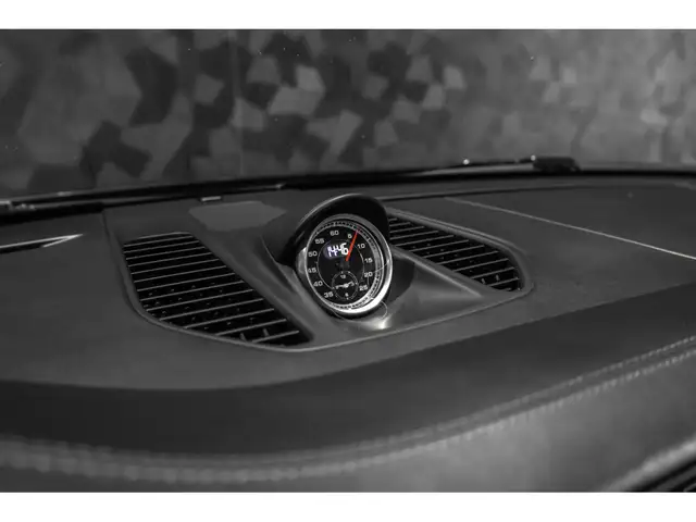 Porsche 991 view 16