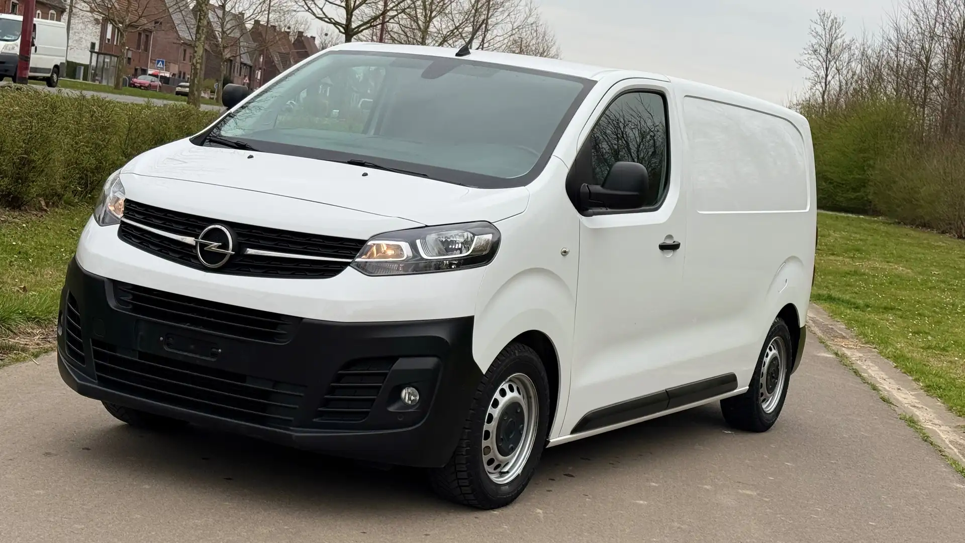 Opel Vivaro , 1.5 HDI , 120 cv  XXL, L2 Wit - 2