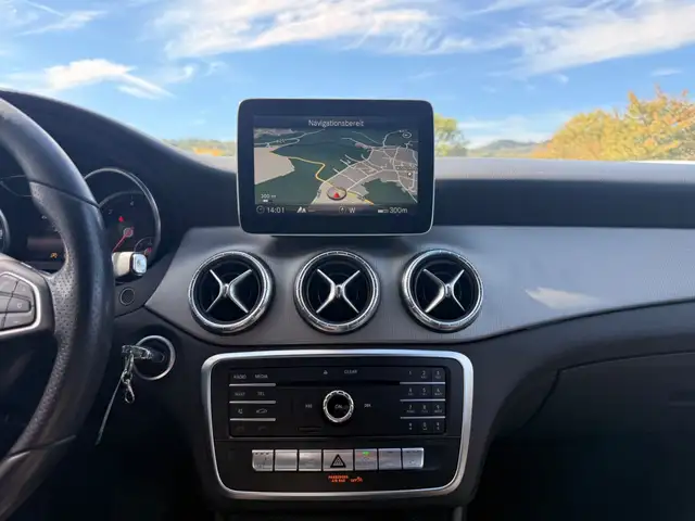 Mercedes-Benz Cla view 13