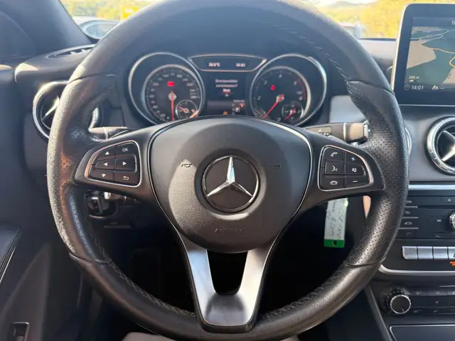 Mercedes-Benz Cla view 12