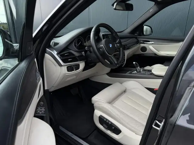 BMW X5 view 16