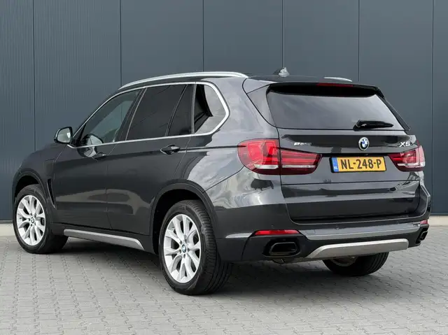 BMW X5 view 3