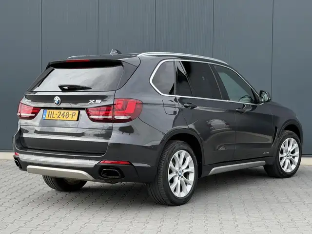 BMW X5 view 4