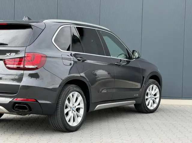 BMW X5 view 5