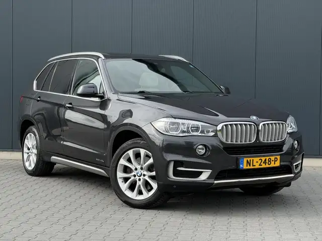 BMW X5 view 2