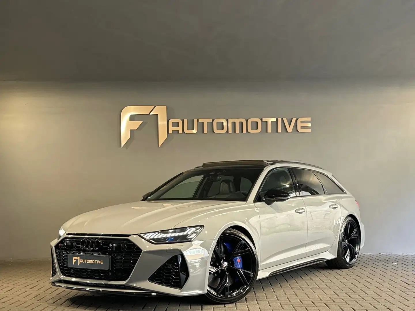 Audi RS6 4.0 TFSI quattro Pano|Ceramic|HuD|B&O|Carbon|Memor Grijs - 1