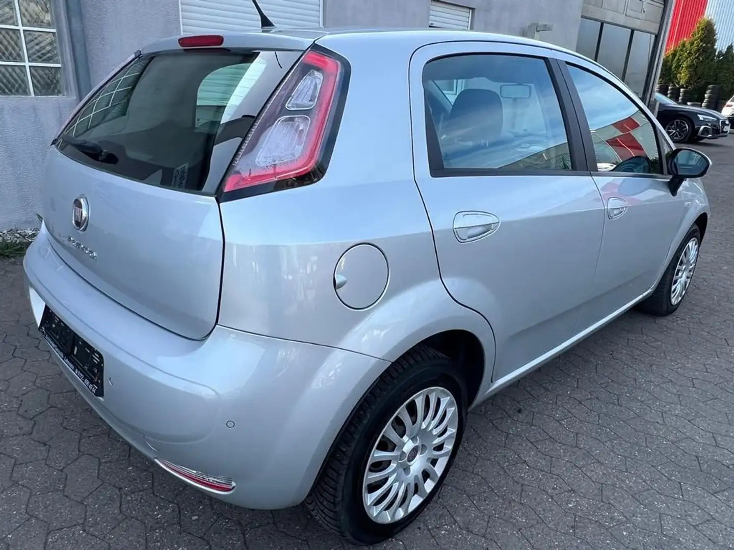 Fiat Punto Punto 1.2 16V Dynamic Gris - 2