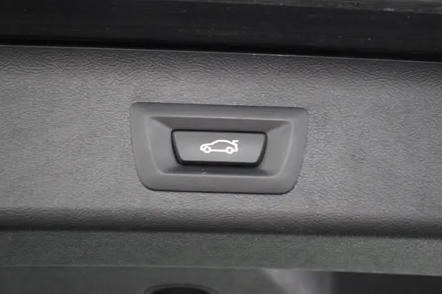 BMW 5 Series view 16
