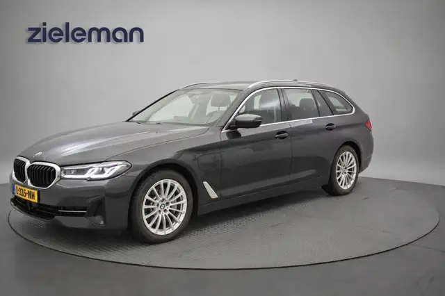 BMW 5 Series view 23