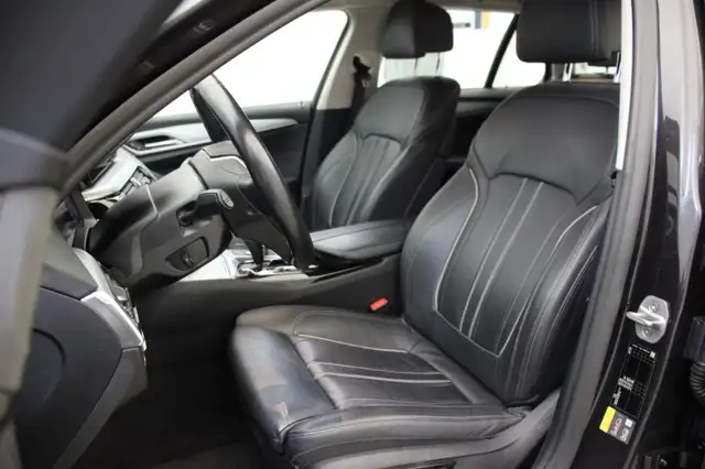 BMW 5 Series view 11