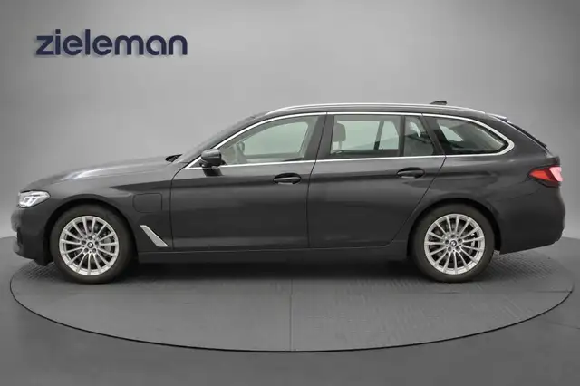 BMW 5 Series view 22