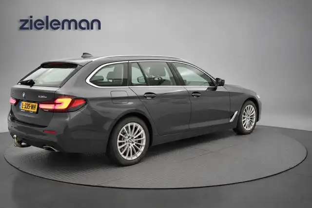 BMW 5 Series view 20