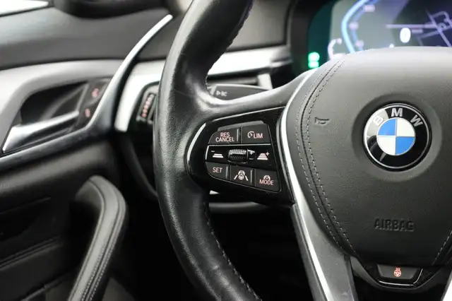 BMW 5 Series view 26